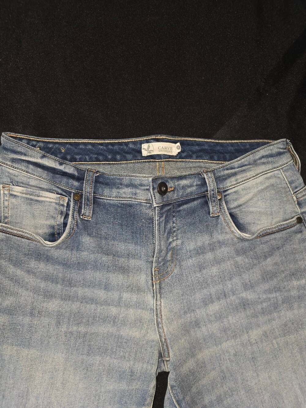 Carve Designs Jeans Size 4 Light Wash Distressed Raw Hem Denim